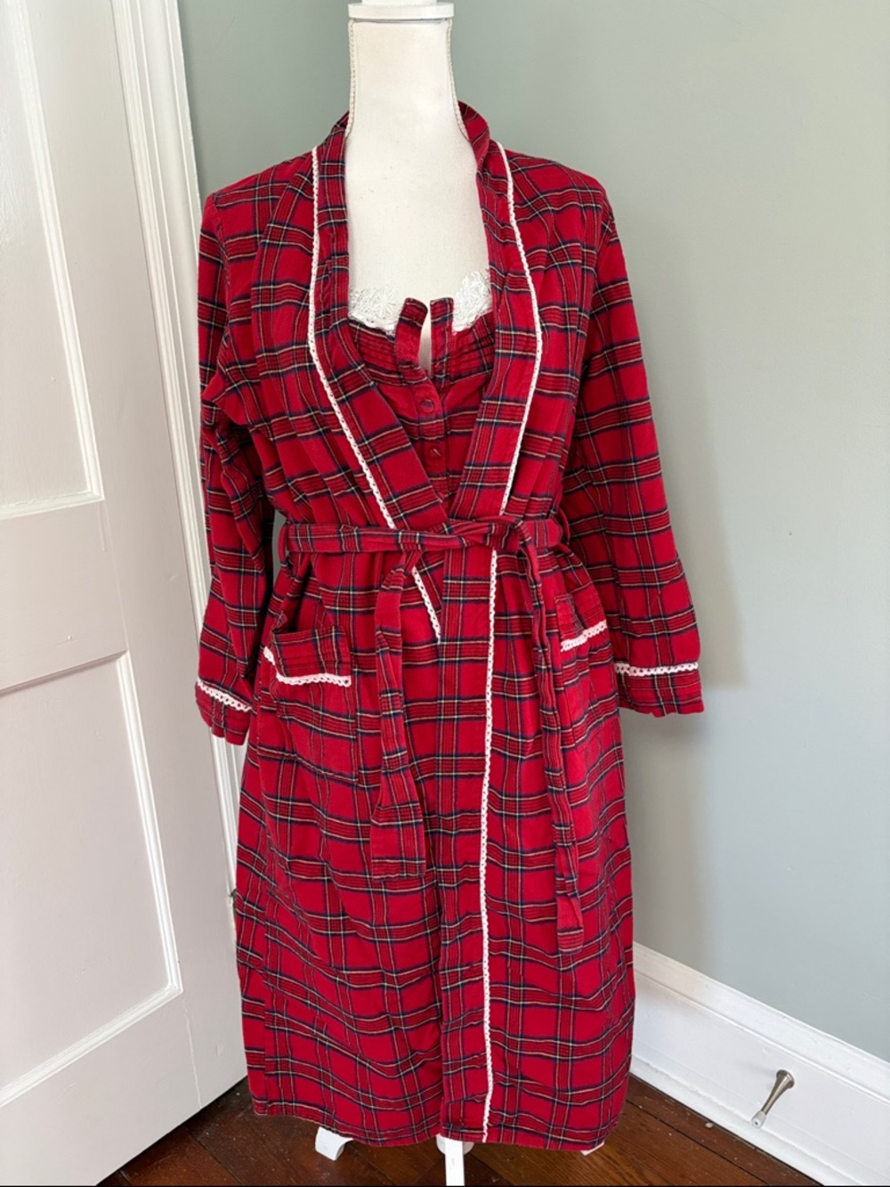 Vintage Lee Valley Ireland Red Plaid Robe & Nightgown Set Medium Lace Trim